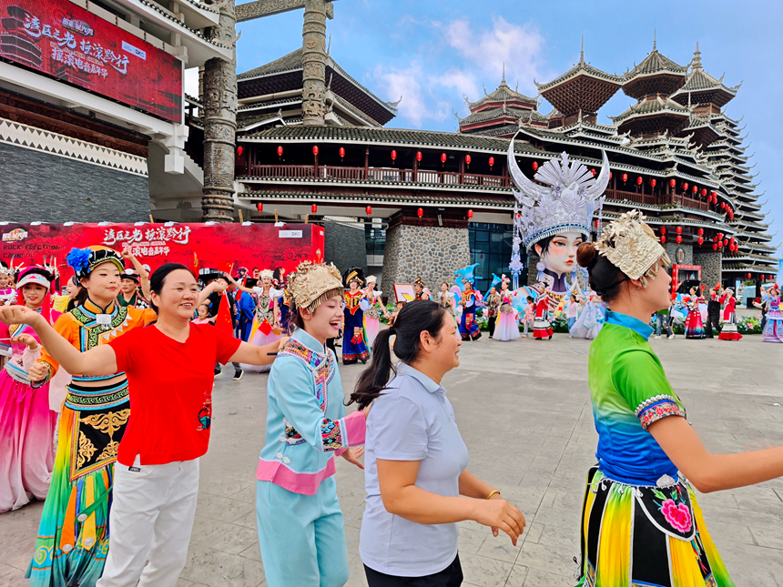 贵旅集团:“文旅+”擦亮“多彩贵州”新品牌pg电子免费试玩模拟器绘就假期多彩画卷!(图8) 贵旅集团:“文旅+”擦亮“多彩贵州”新品牌pg电子免费试玩模拟器绘就假期多彩画卷!(图8)